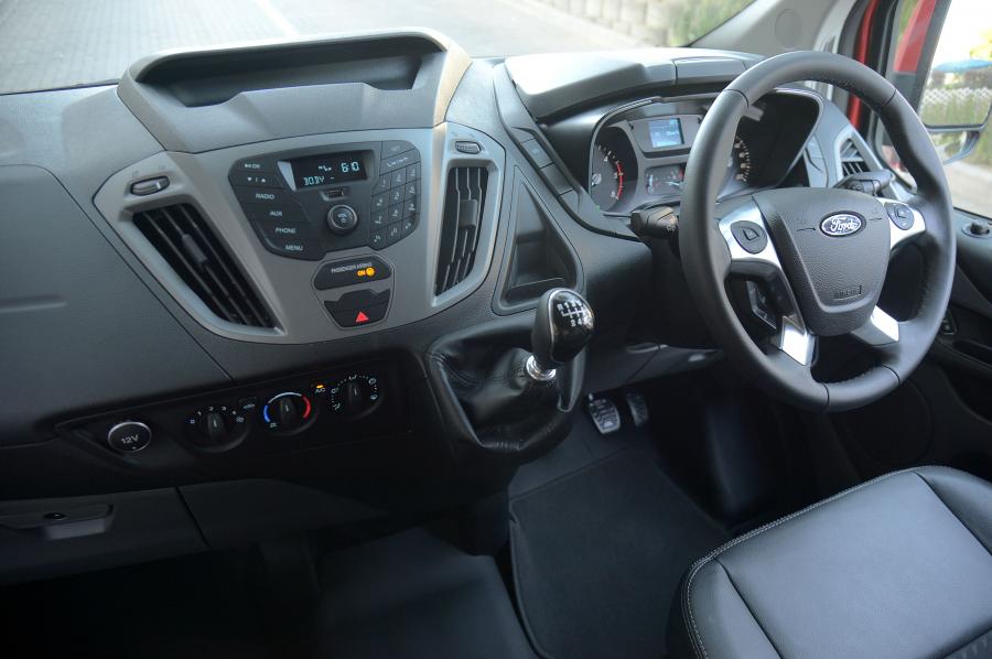 Интерьер Ford Transit Custom Sport 2018 года  (ZA) (фото 3 из 25)